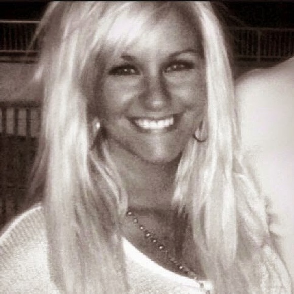 Meet your Posher, Alyssa - Picture 1 of 2